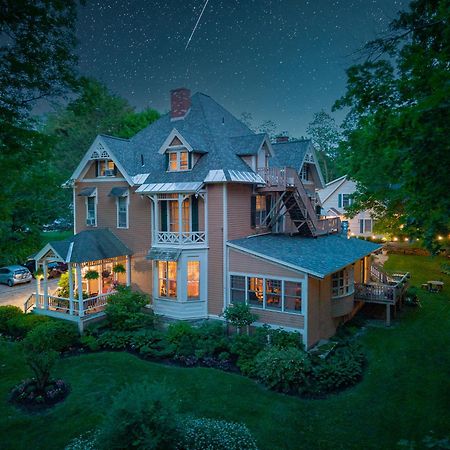 Brook Farm Inn Ленъкс Екстериор снимка