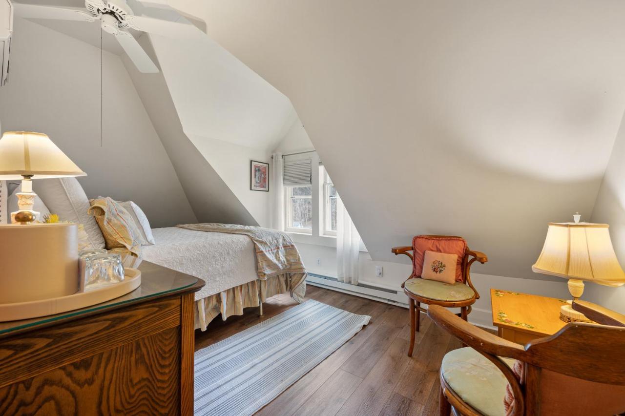 Brook Farm Inn Ленъкс Екстериор снимка