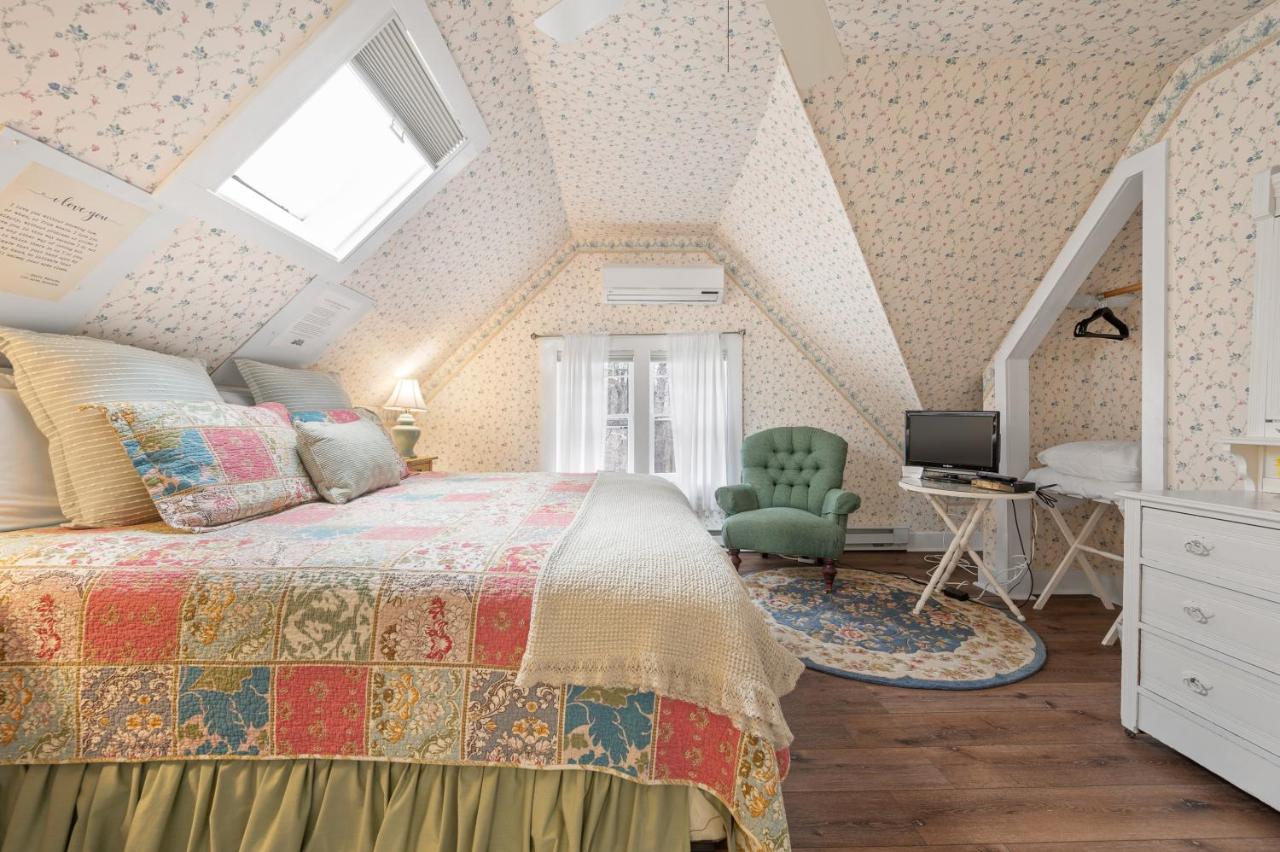 Brook Farm Inn Ленъкс Екстериор снимка