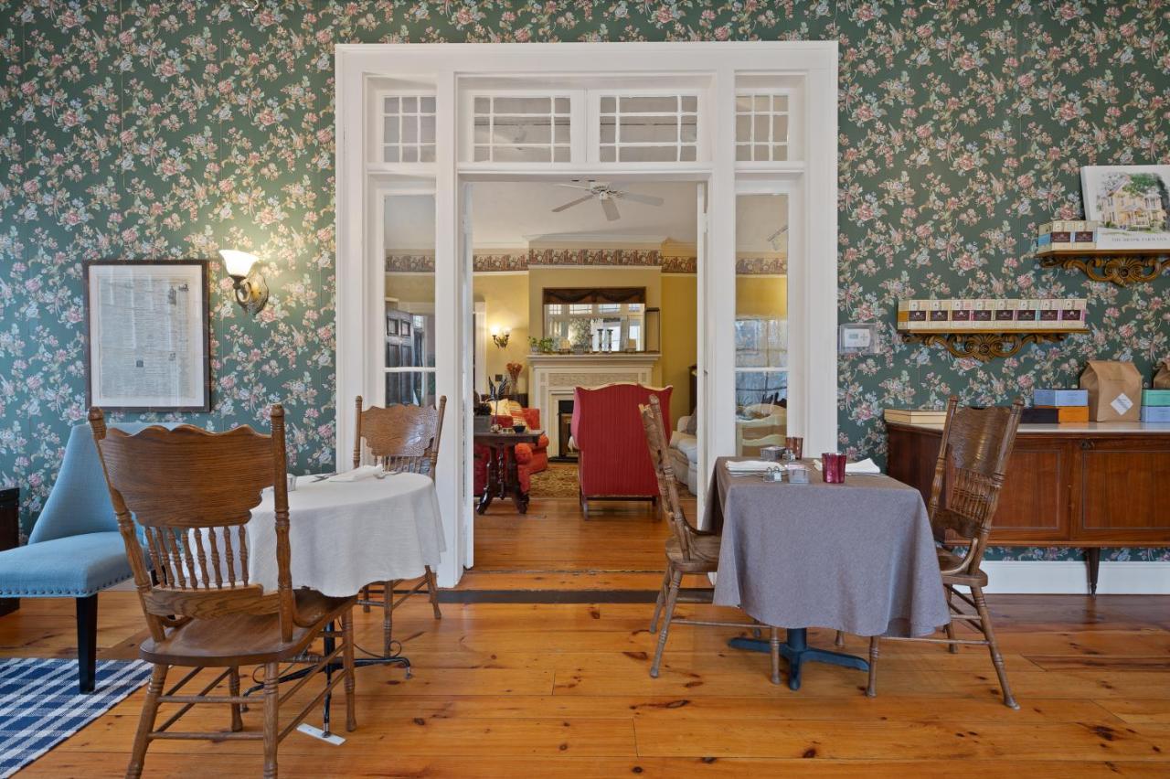 Brook Farm Inn Ленъкс Екстериор снимка