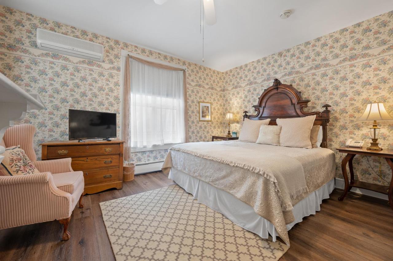 Brook Farm Inn Ленъкс Екстериор снимка