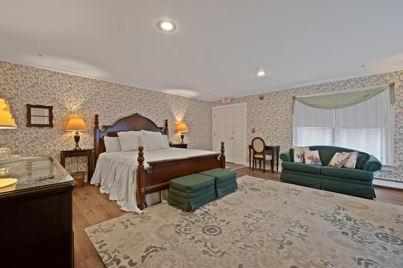 Brook Farm Inn Ленъкс Екстериор снимка
