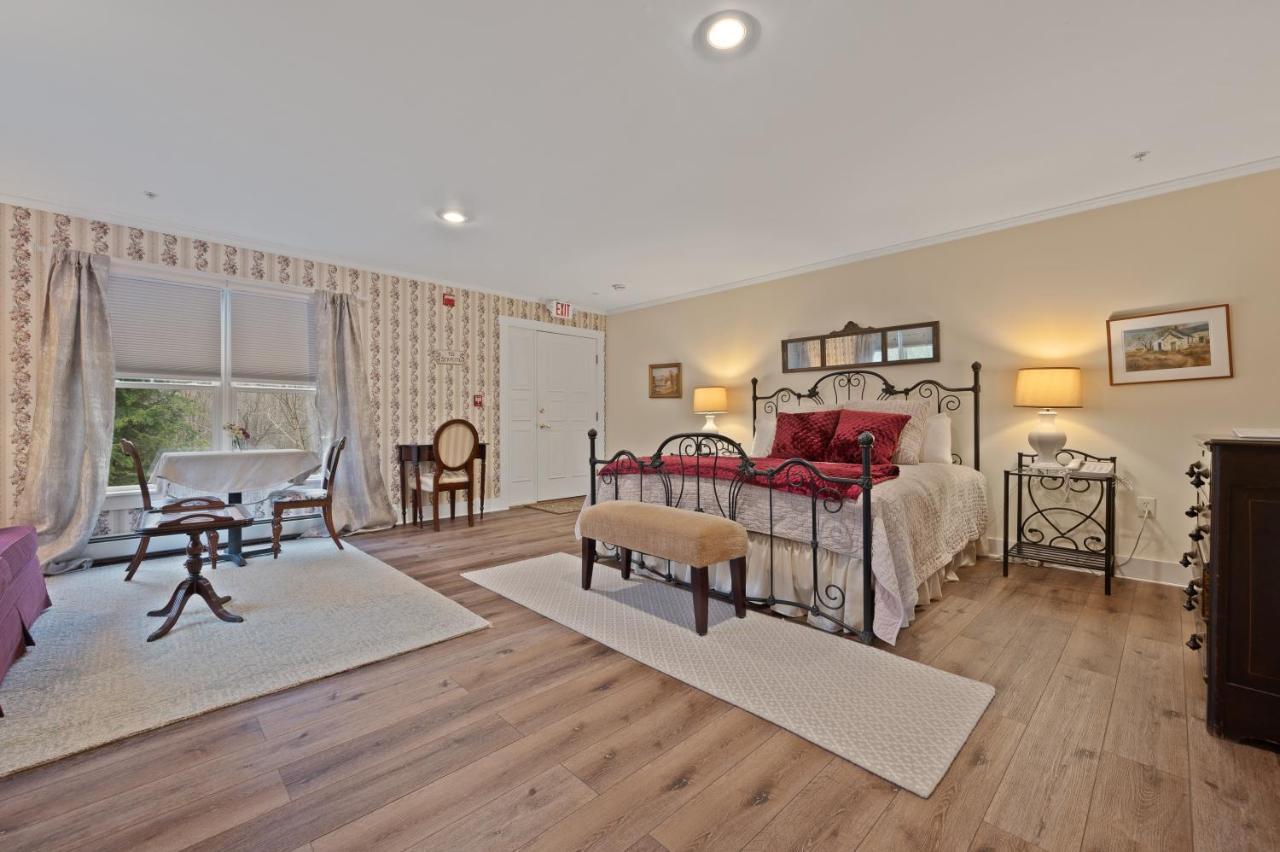 Brook Farm Inn Ленъкс Екстериор снимка