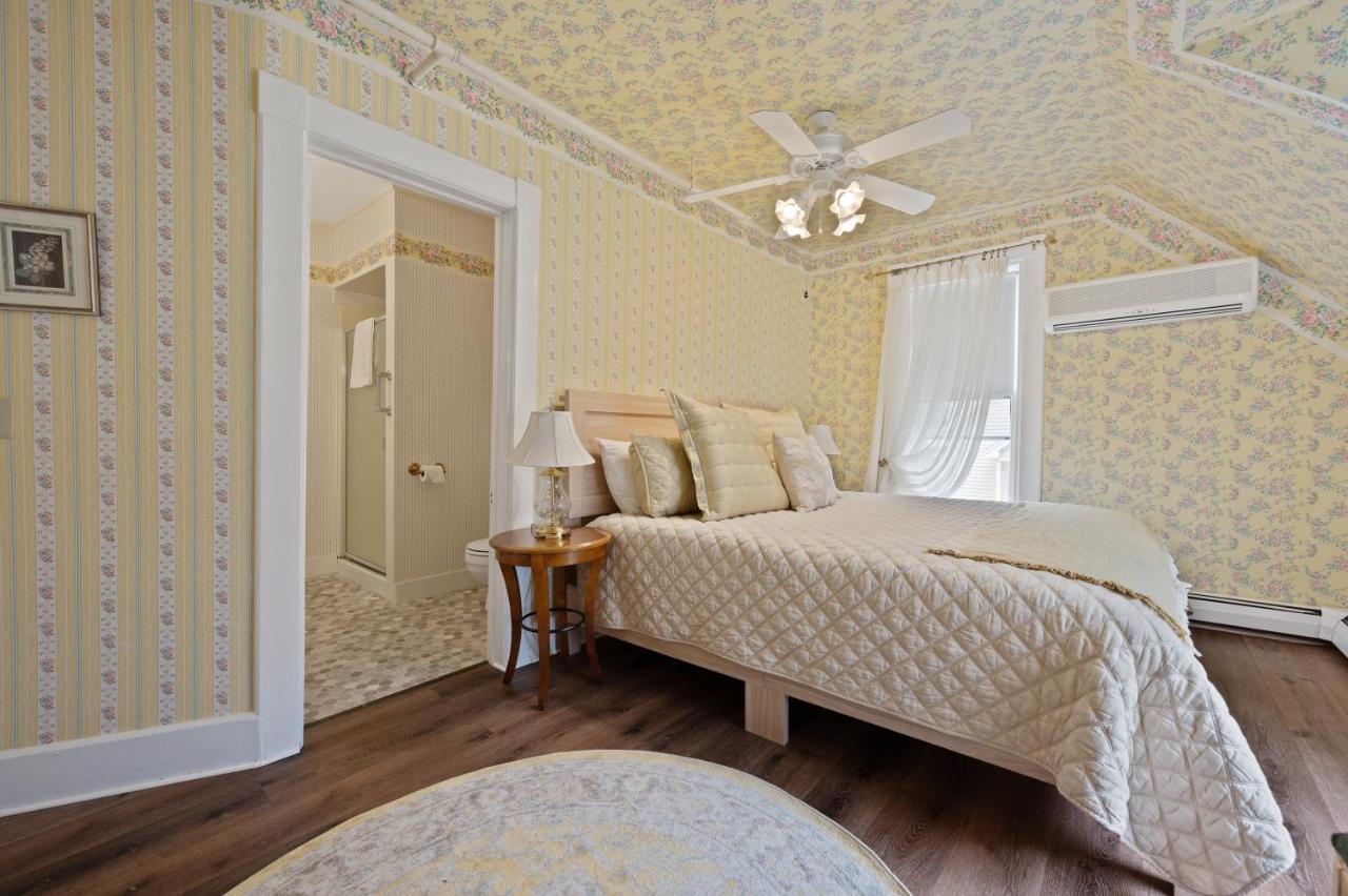 Brook Farm Inn Ленъкс Екстериор снимка