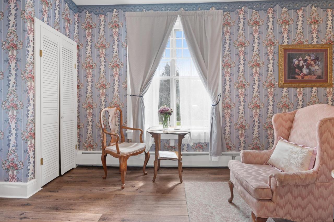 Brook Farm Inn Ленъкс Екстериор снимка