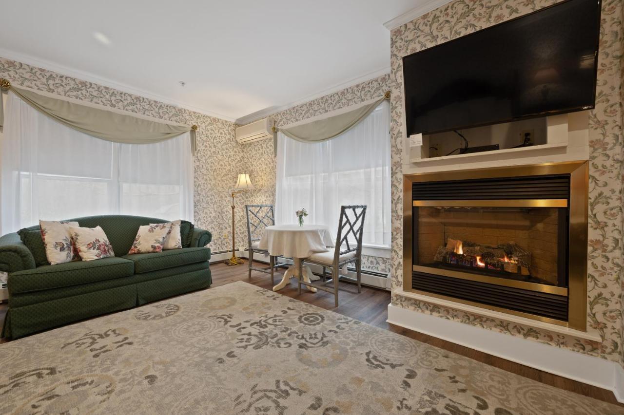 Brook Farm Inn Ленъкс Екстериор снимка