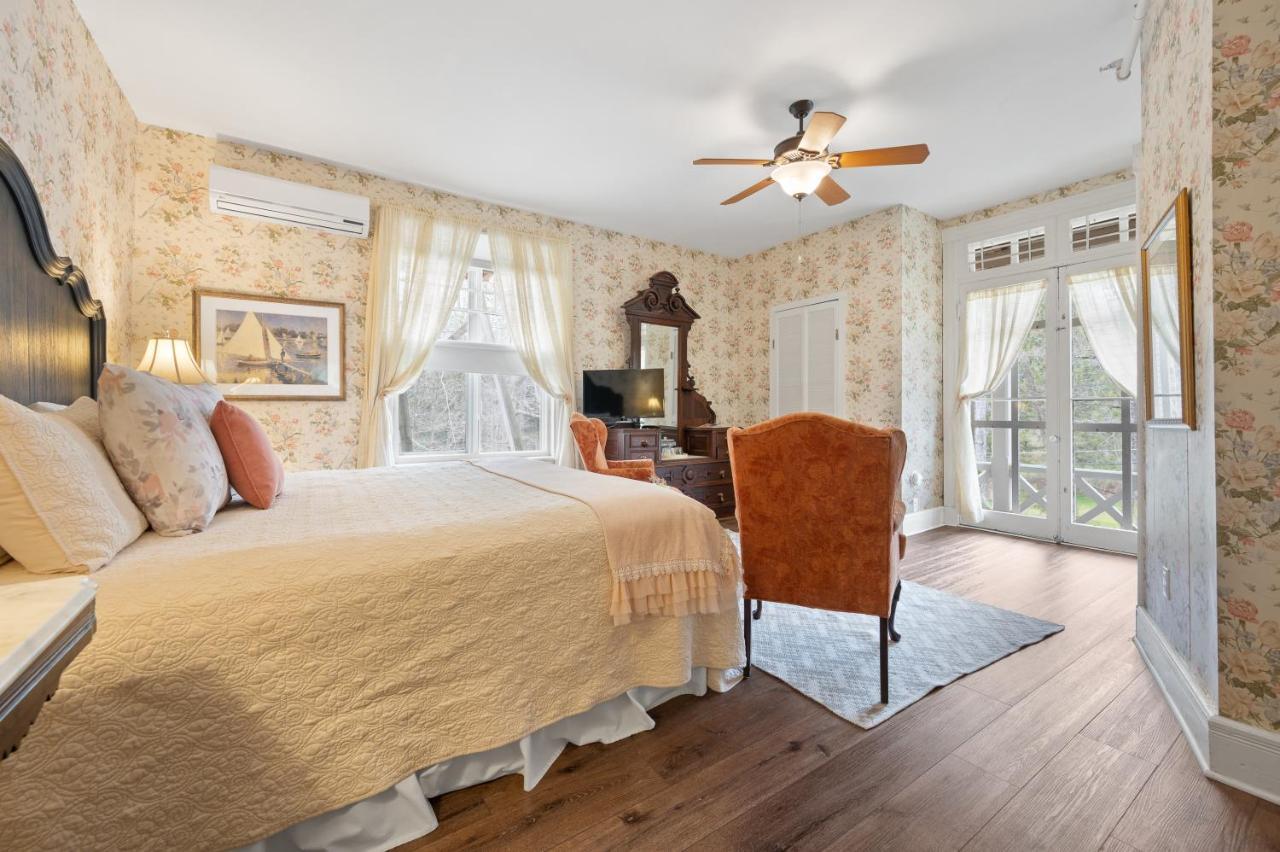 Brook Farm Inn Ленъкс Екстериор снимка